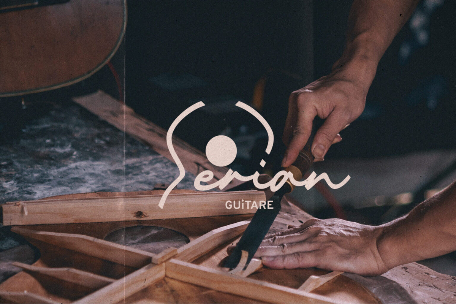 Projet d’identité visuelle pour Serian Guitare, artisan luthier